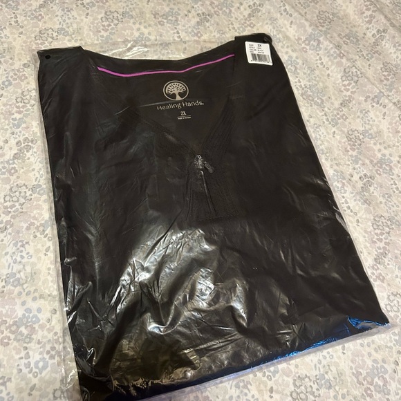 Healing Hands Black 2X Jeni Scrub Top *NEW* - Picture 3 of 4